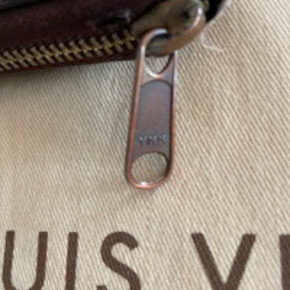 AUTHENTIC Louis Vuitton Zippy Organizer Damier Wallet with dust bag and box - Picture 10 of 13